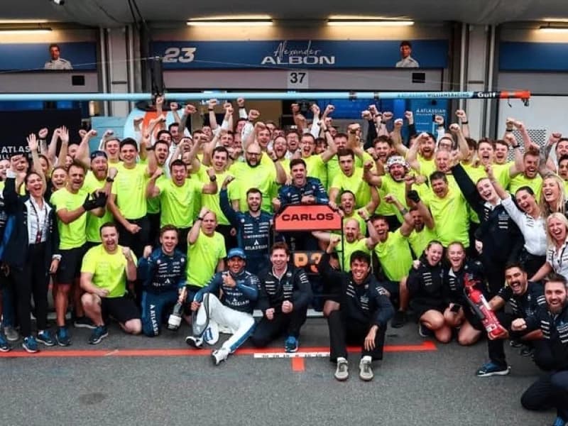 Imagem de capa da notícia: Carlos Sainz conquista seu primeiro pódio com a Williams