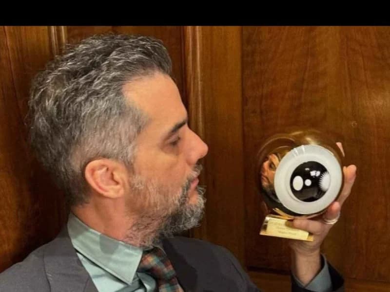 Wagner Moura faz história e recebe prêmio em Zurique