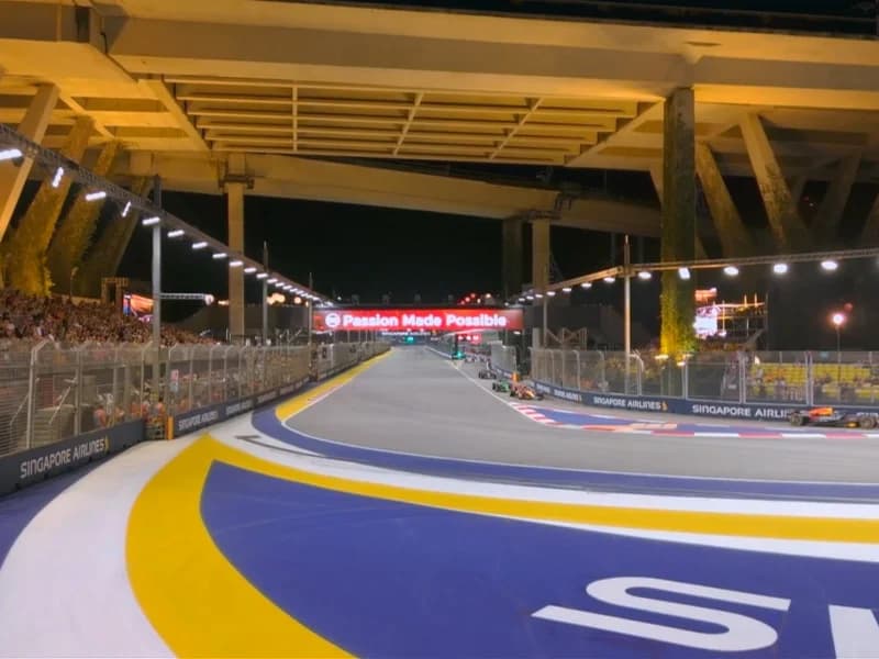 Imagem de capa da notícia: TL2 do GP de Singapura é interrompido por duas bandeiras vermelhas