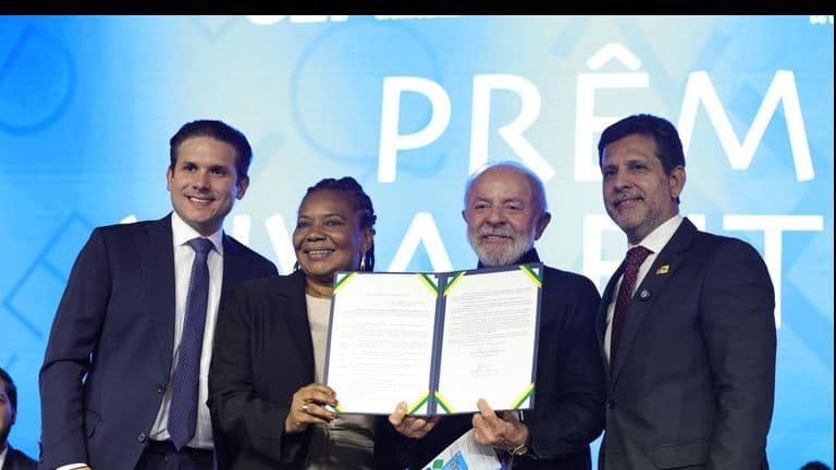 MEC Livros: governo anuncia aumento de livros em biblioteca digital