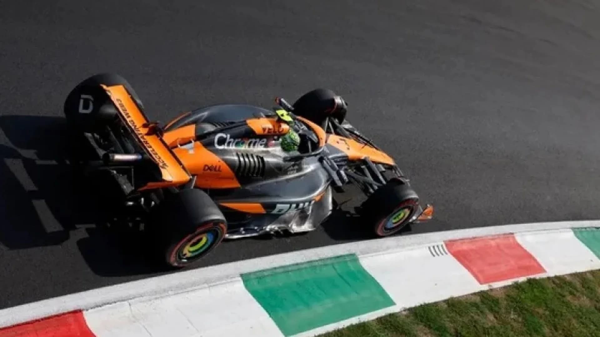 Imagem de capa da notícia: Pit stop mal-executado expõe pilotos da McLaren a duras críticas