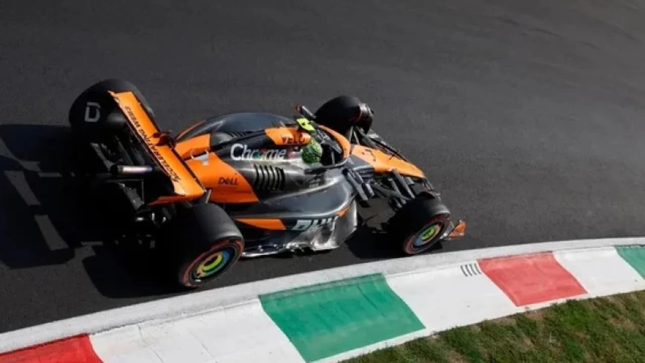 Pit stop mal-executado expõe pilotos da McLaren a duras críticas