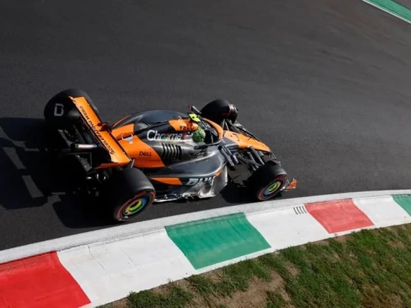 Imagem de capa da notícia: Pit stop mal-executado expõe pilotos da McLaren a duras críticas